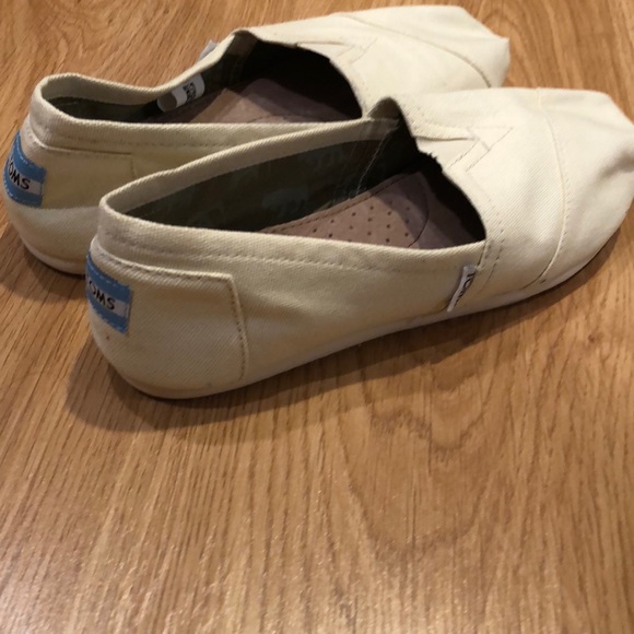 Toms - Picture 2 of 4